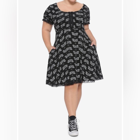 HOT TOPIC Black & White Death’s Head Moth Print MIDI DRESS PLUS SIZE!POCKETS NWT - Picture 2 of 4